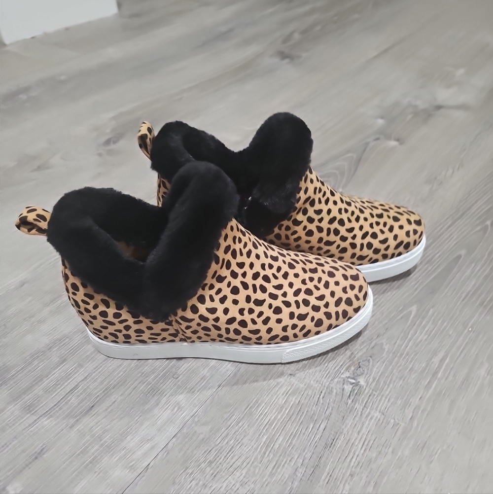 Rouge.Ankle boots with faux fur lining and cheetah print, size 7.NIB